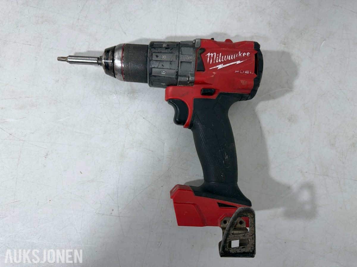 Parti Milwaukee M18/M12 elektroverktøy med batterier, ladere og arbeidslys