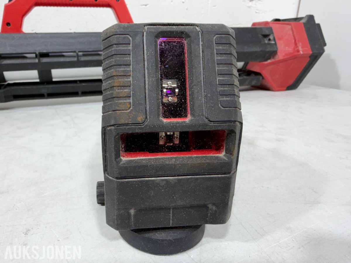 Parti Milwaukee M18/M12 elektroverktøy med batterier, ladere og arbeidslys