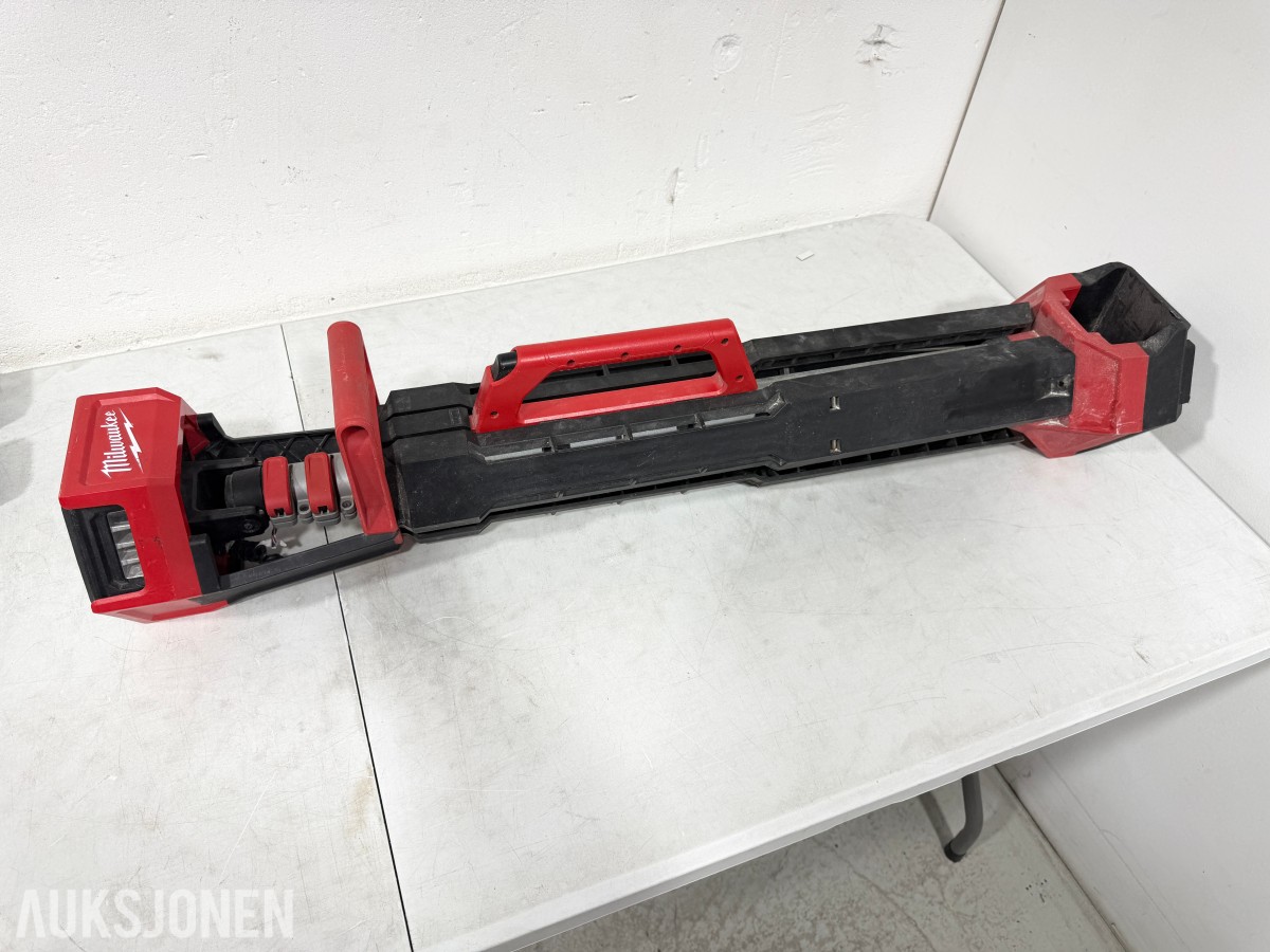Parti Milwaukee M18/M12 elektroverktøy med batterier, ladere og arbeidslys