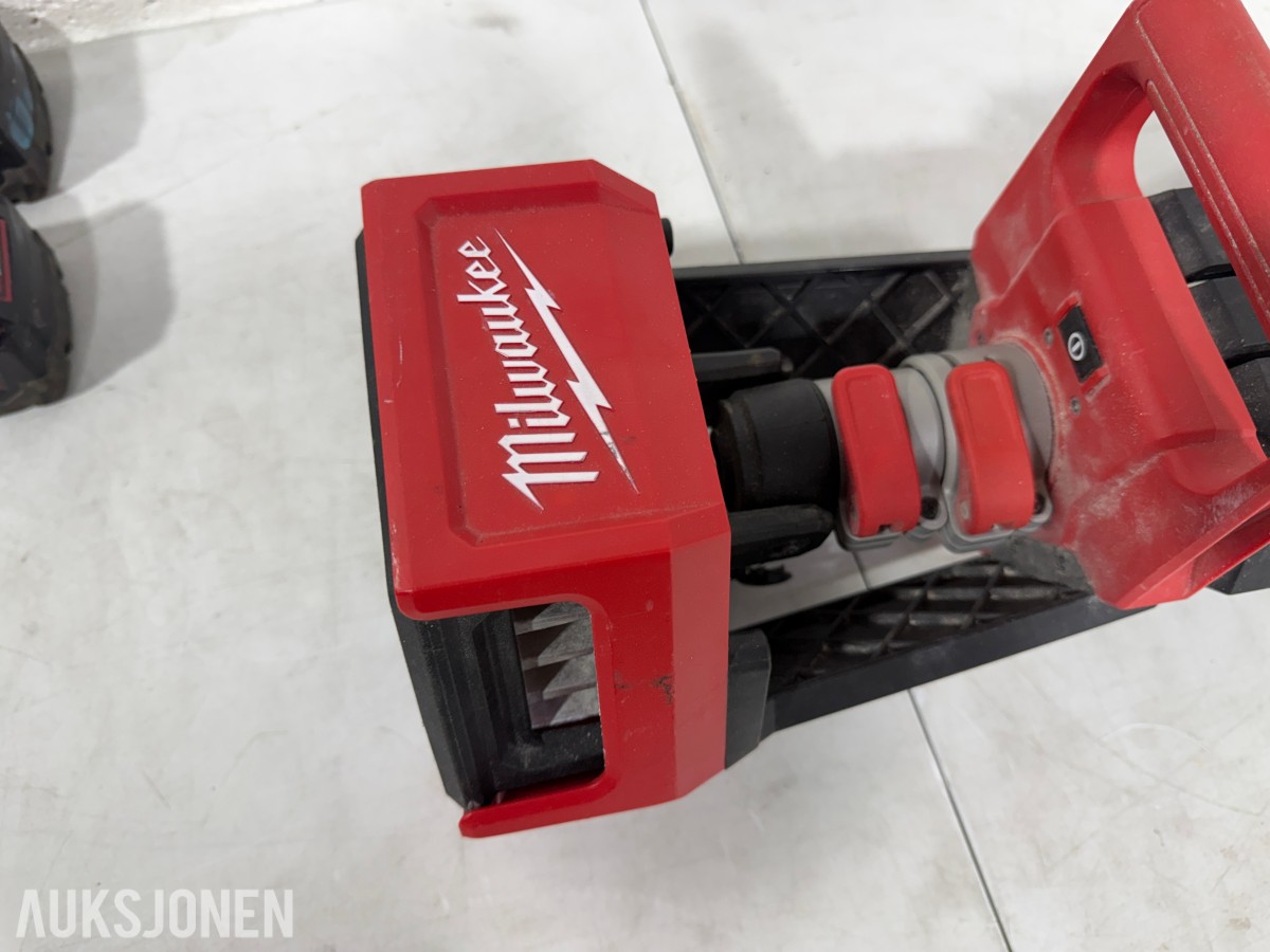Parti Milwaukee M18/M12 elektroverktøy med batterier, ladere og arbeidslys