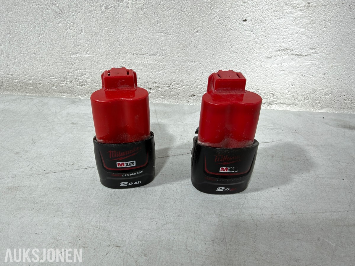 Parti Milwaukee M18/M12 elektroverktøy med batterier, ladere og arbeidslys