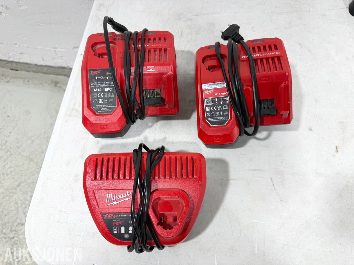 Parti Milwaukee M18/M12 elektroverktøy med batterier, ladere og arbeidslys