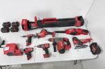 Parti Milwaukee M18/M12 elektroverktøy med batterier, ladere og arbeidslys