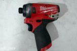 Parti Milwaukee M18/M12 elektroverktøy med batterier, ladere og arbeidslys
