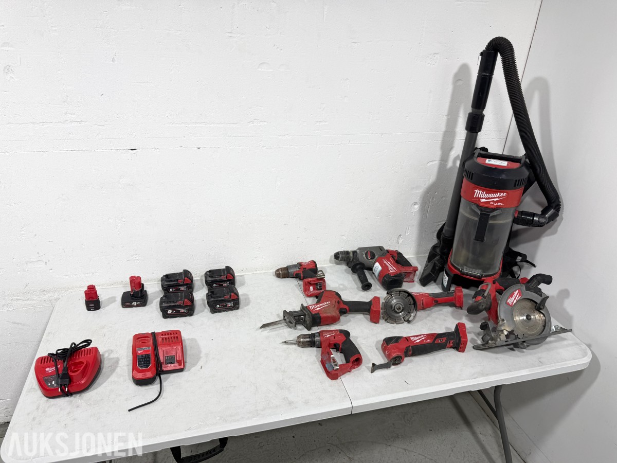 Parti Milwaukee M18/M12 elektroverktøy med batterier og ladere