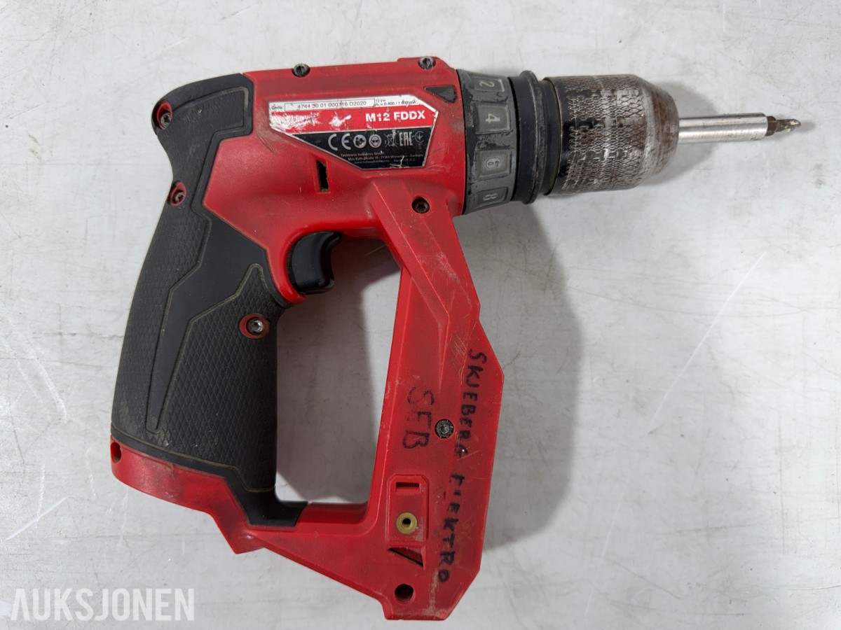Parti Milwaukee M18/M12 elektroverktøy med batterier og ladere