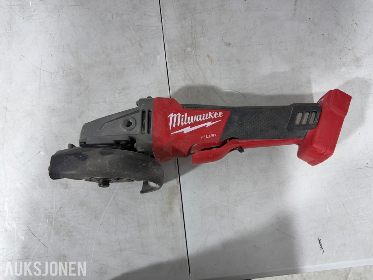 Parti Milwaukee M18/M12 elektroverktøy med batterier og ladere