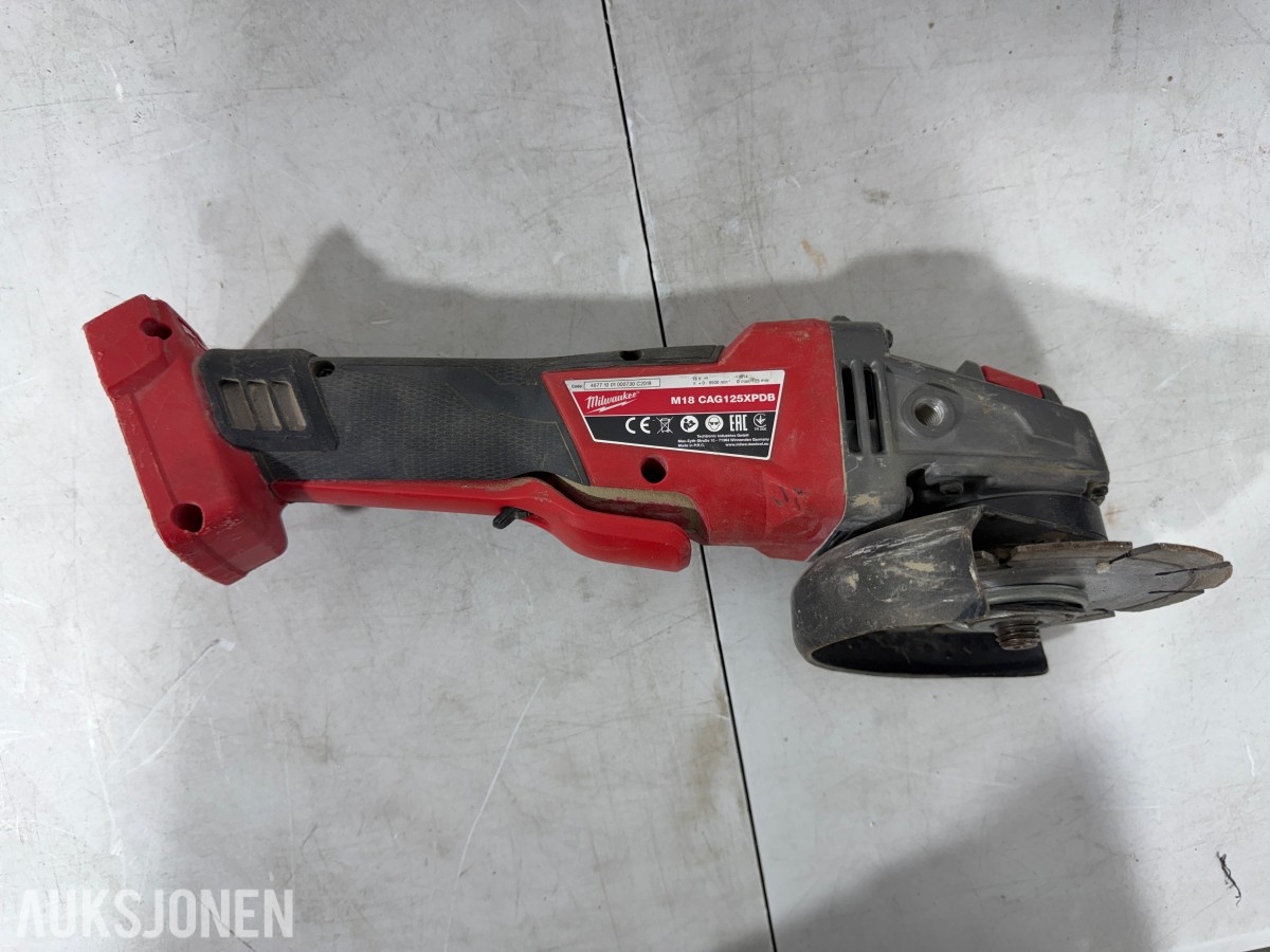 Parti Milwaukee M18/M12 elektroverktøy med batterier og ladere