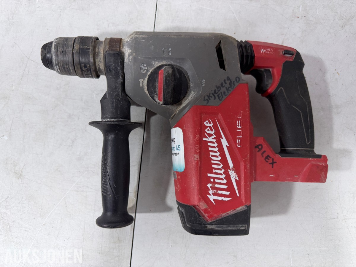 Parti Milwaukee M18/M12 elektroverktøy med batterier og ladere