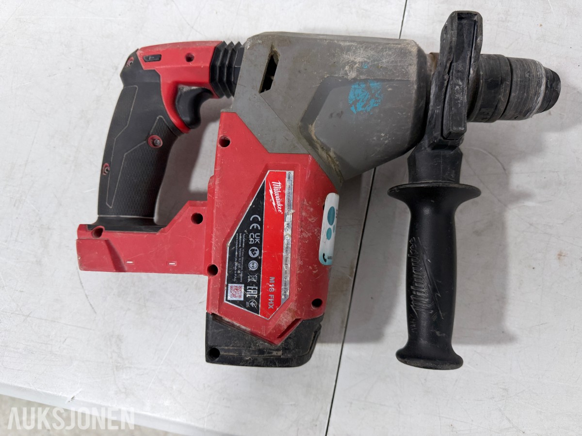 Parti Milwaukee M18/M12 elektroverktøy med batterier og ladere