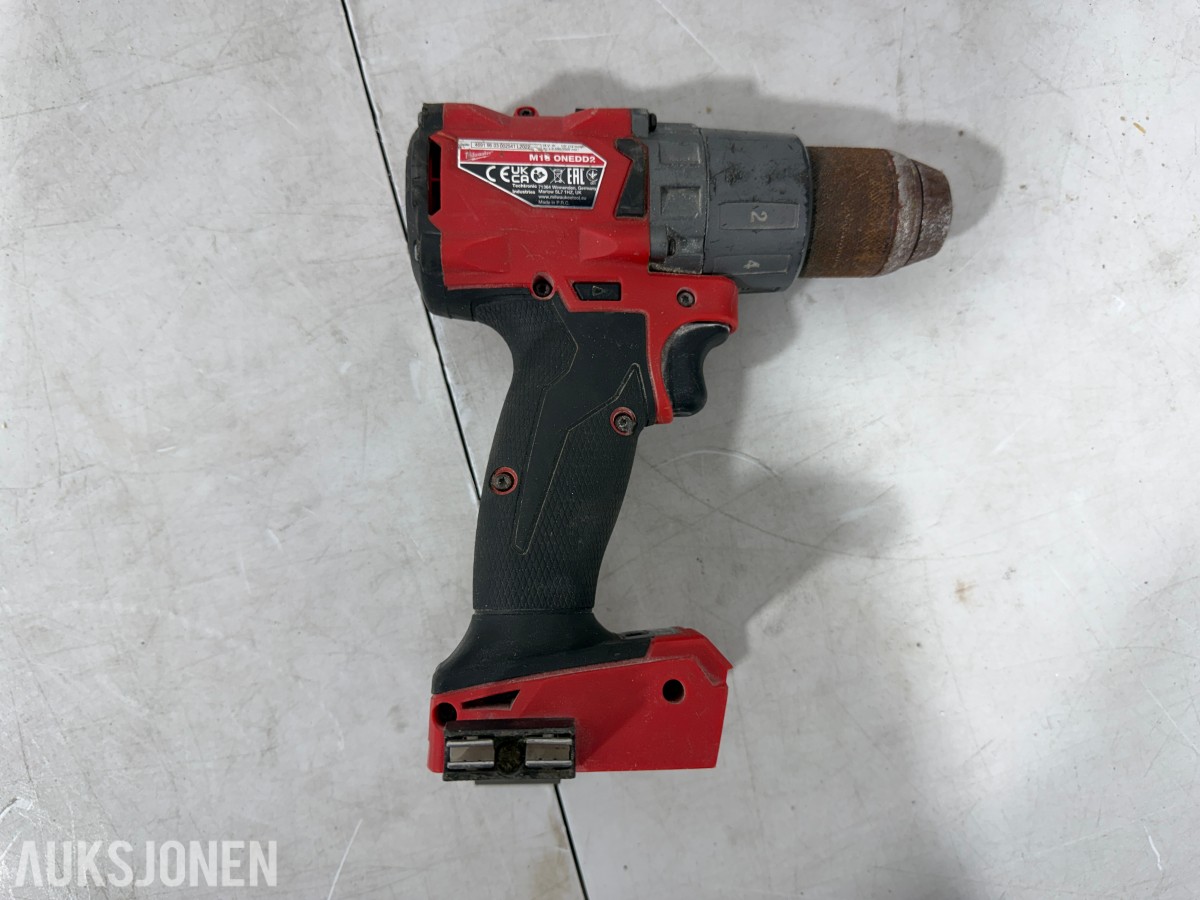 Parti Milwaukee M18/M12 elektroverktøy med batterier og ladere