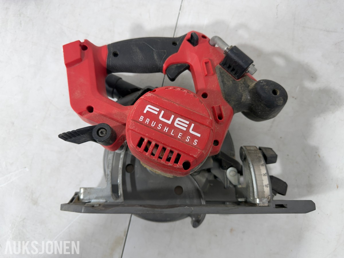 Parti Milwaukee M18/M12 elektroverktøy med batterier og ladere
