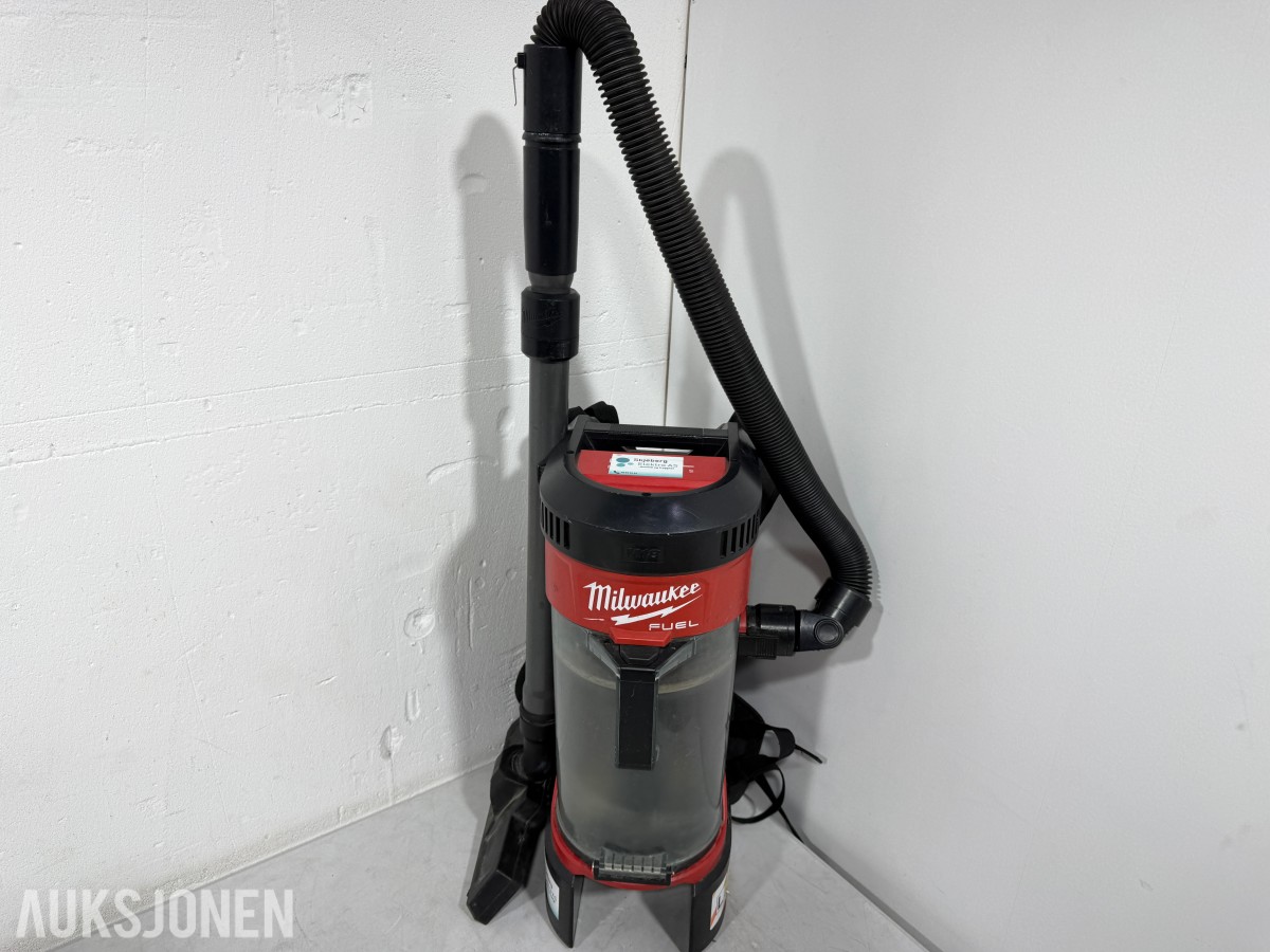 Parti Milwaukee M18/M12 elektroverktøy med batterier og ladere