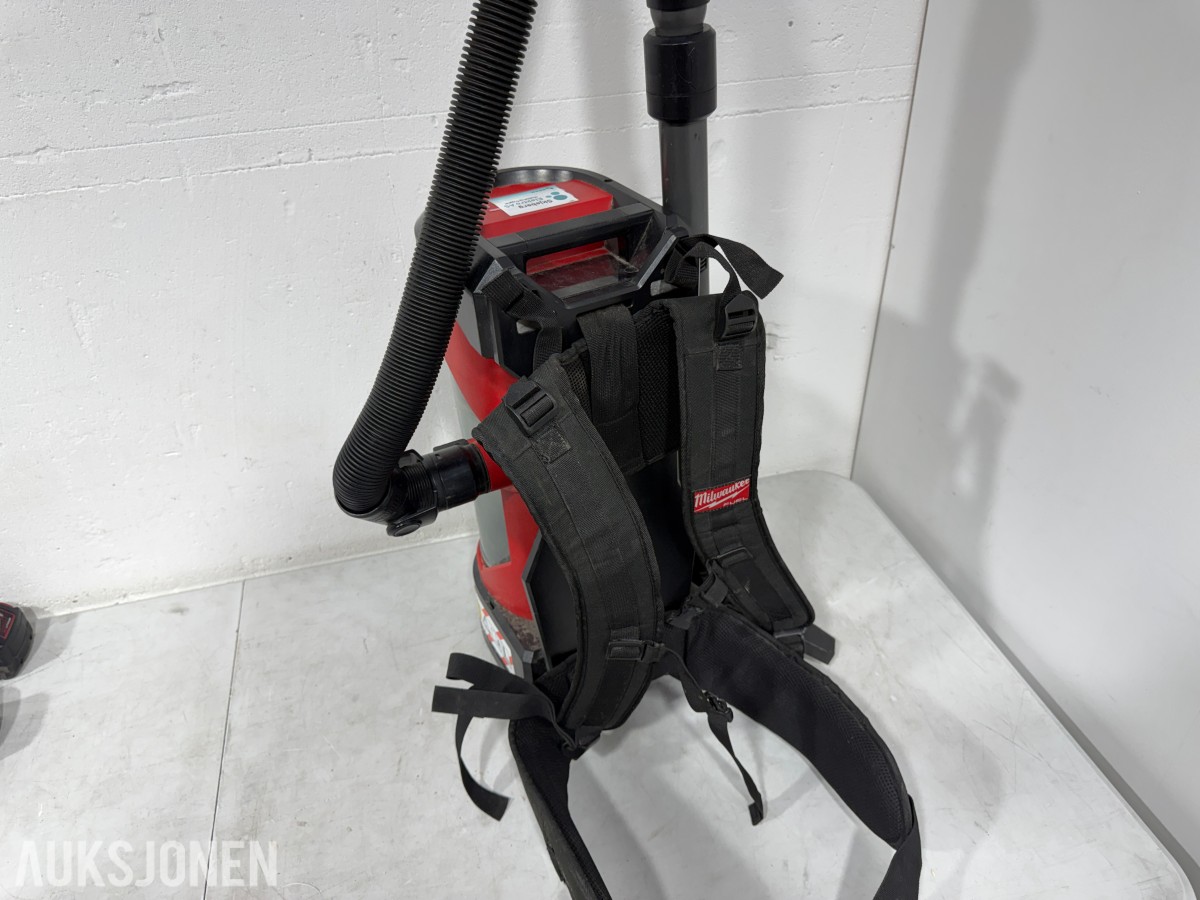 Parti Milwaukee M18/M12 elektroverktøy med batterier og ladere
