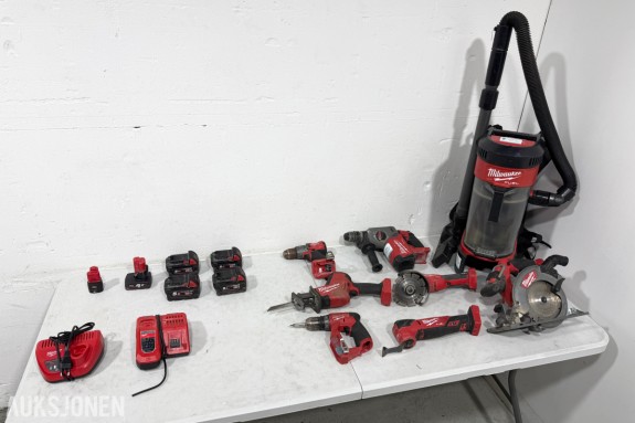 Parti Milwaukee M18/M12 elektroverktøy med batterier og ladere