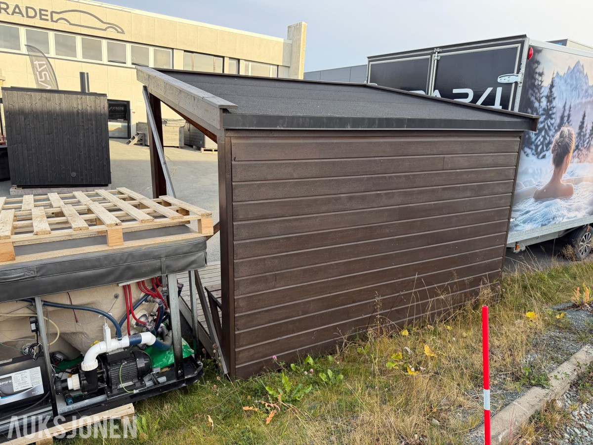 Gapahuk med benker – ca. 2,98 x 2,36 m