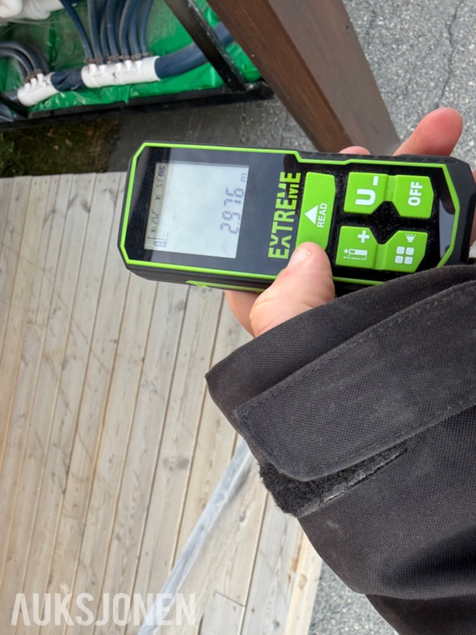 Gapahuk med benker – ca. 2,98 x 2,36 m