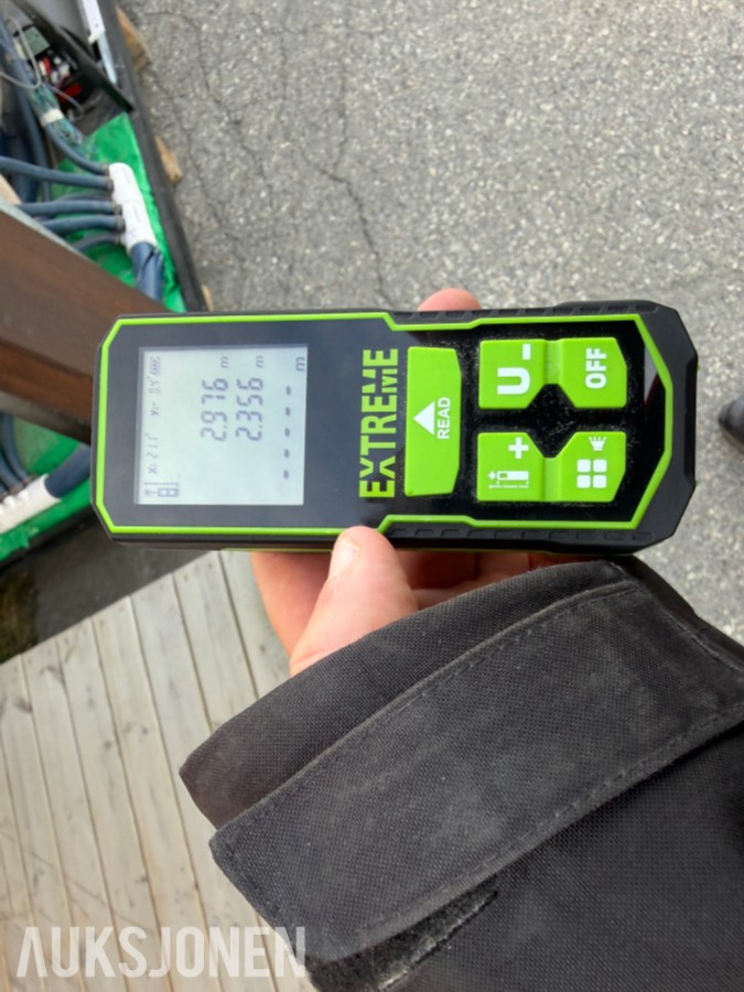 Gapahuk med benker – ca. 2,98 x 2,36 m