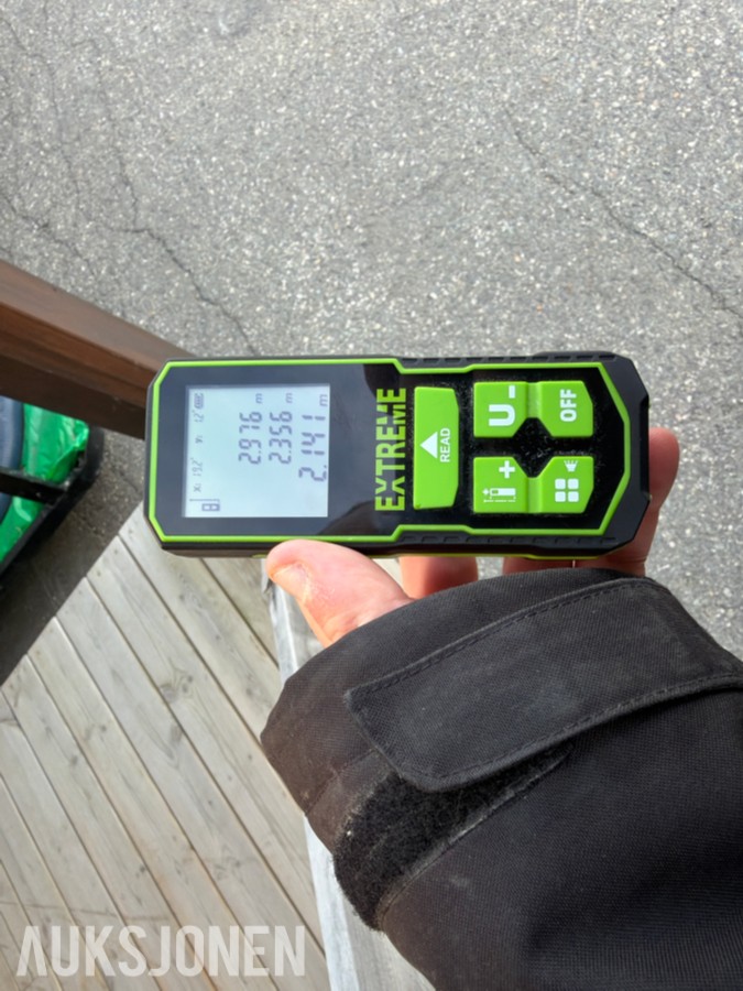 Gapahuk med benker – ca. 2,98 x 2,36 m