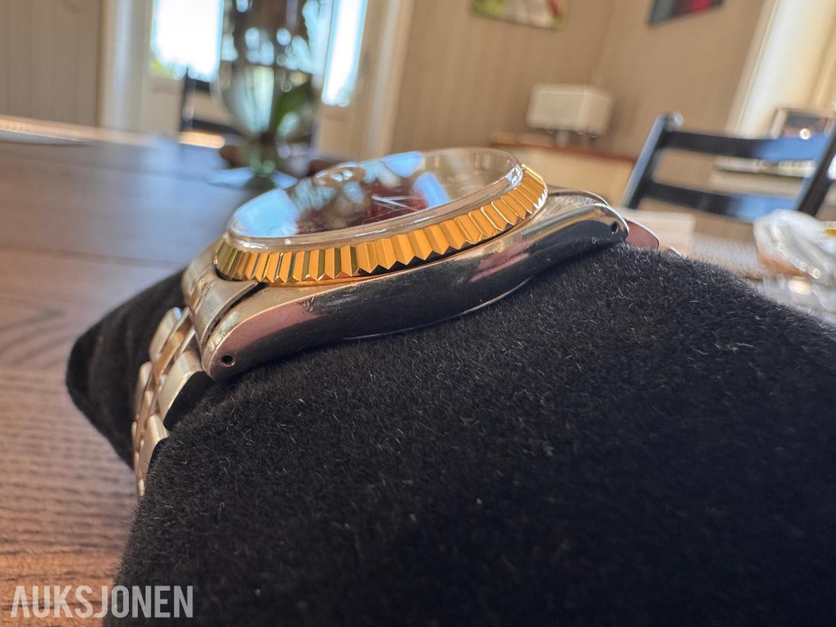 Tudor Prince Date+ Day