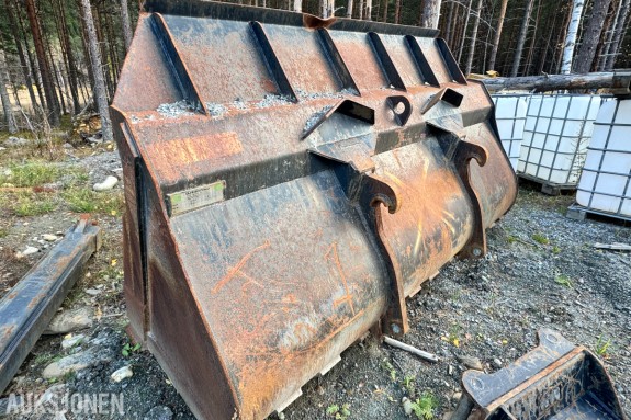 Gjerstad Hjullasterskuffe - BM feste - 3200 liter - bredde 273 cm innvendig