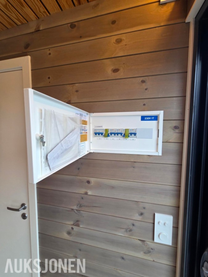 2023 mini-hytte / anneks med oppgitt areal på ca. 14,5 m².
