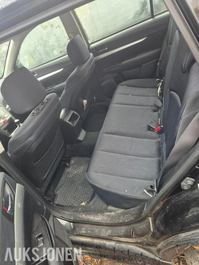 2010 Subaru Legacy 2.0 150hk  AWD hengerfeste 