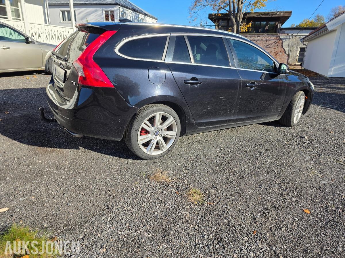 2011 VOLVO V60 T3 1.6 BENSIN 150HK REPARASJONSOBJEKT 