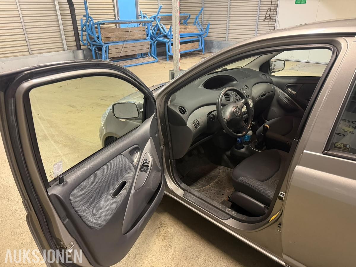 2004 Toyota Yaris 1.3 Bensin 87HK 122800km EU ok til 02.2027