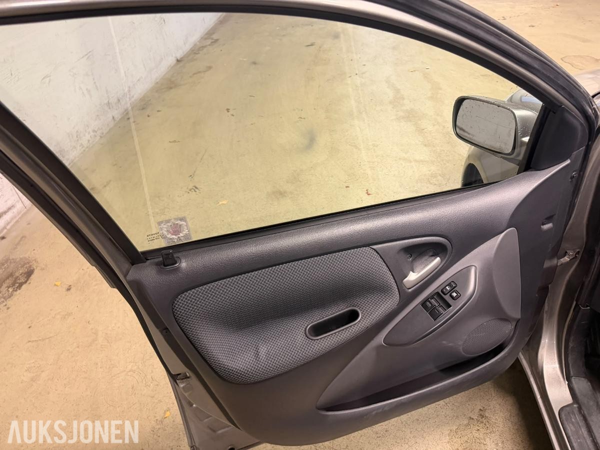 2004 Toyota Yaris 1.3 Bensin 87HK 122800km EU ok til 02.2027