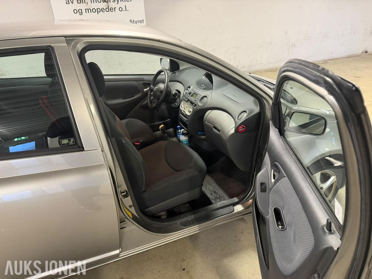 2004 Toyota Yaris 1.3 Bensin 87HK 122800km EU ok til 02.2027