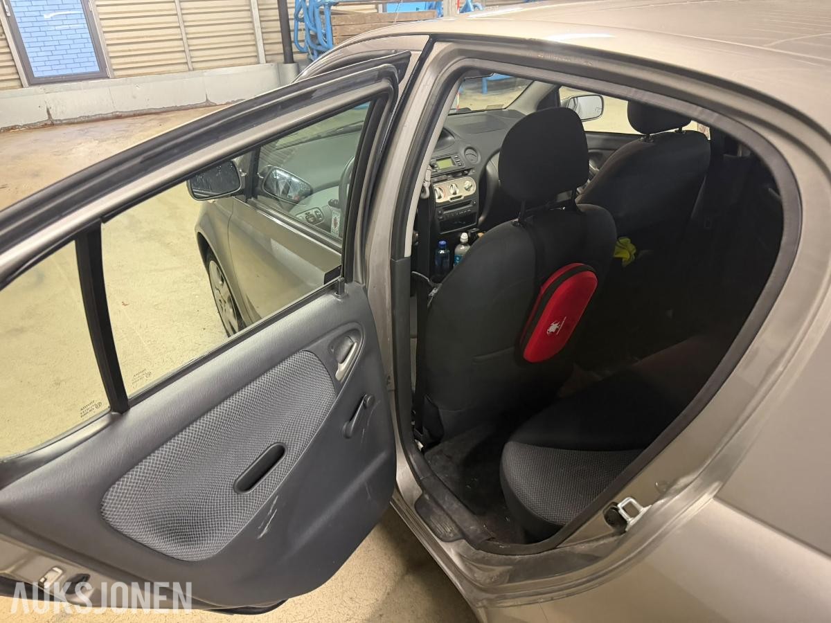 2004 Toyota Yaris 1.3 Bensin 87HK 122800km EU ok til 02.2027