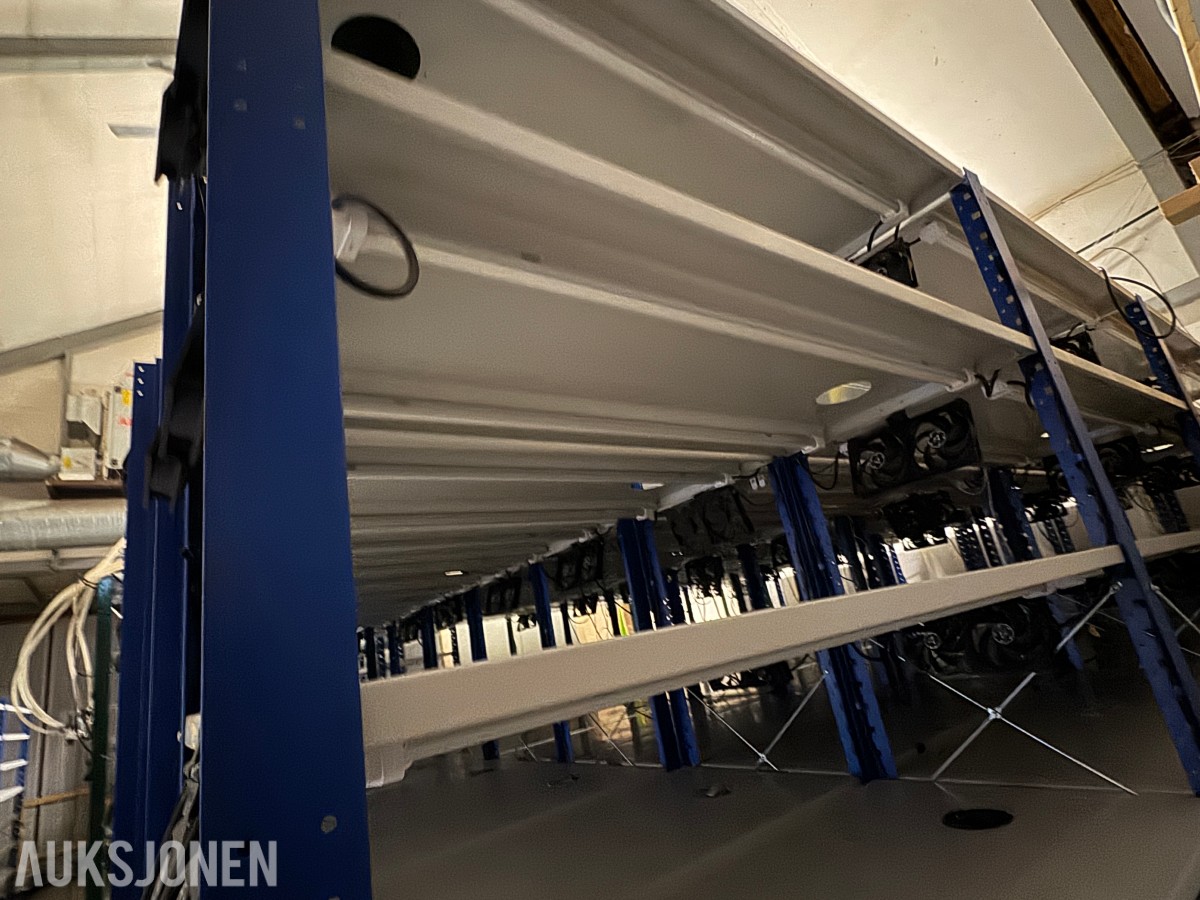 Hyllereoler i stål med Ledlys vifter og vanningsopplegg