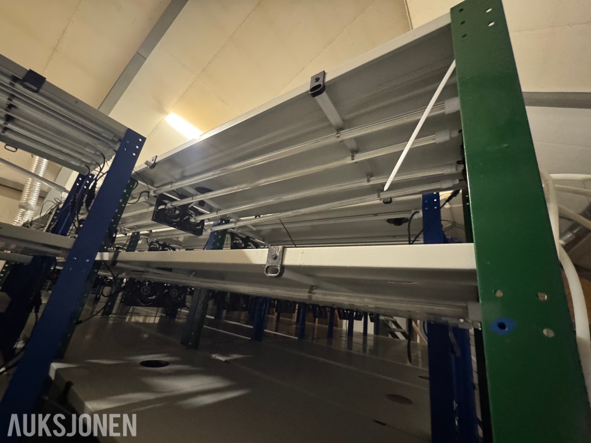 Hyllereoler i stål med Ledlys vifter og vanningsopplegg