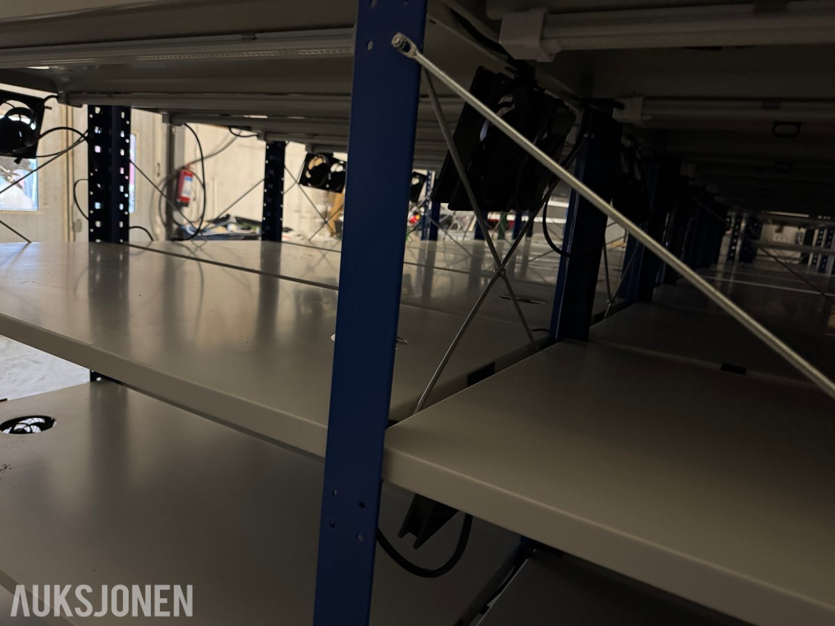 Hyllereoler i stål med Ledlys vifter og vanningsopplegg
