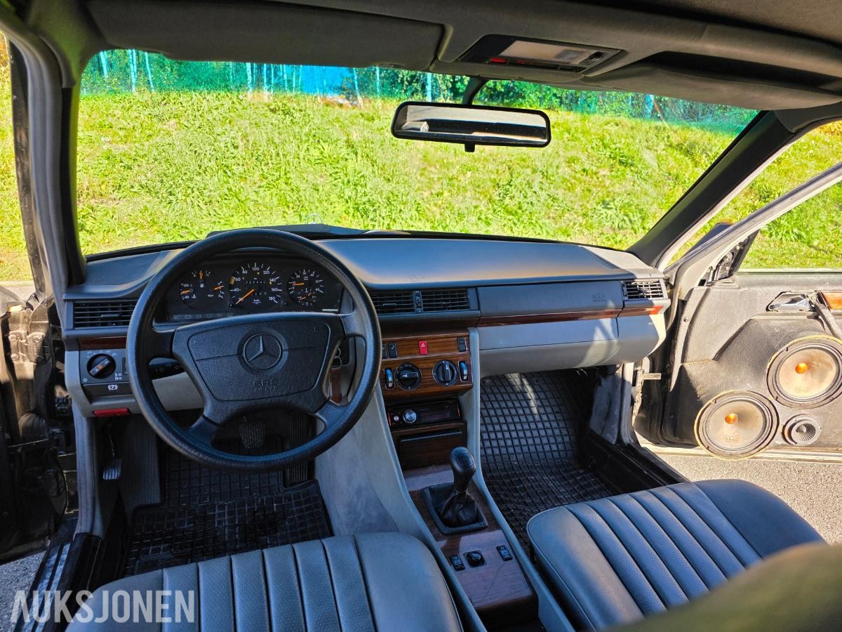1995 Mercedes-Benz E200D Limousin