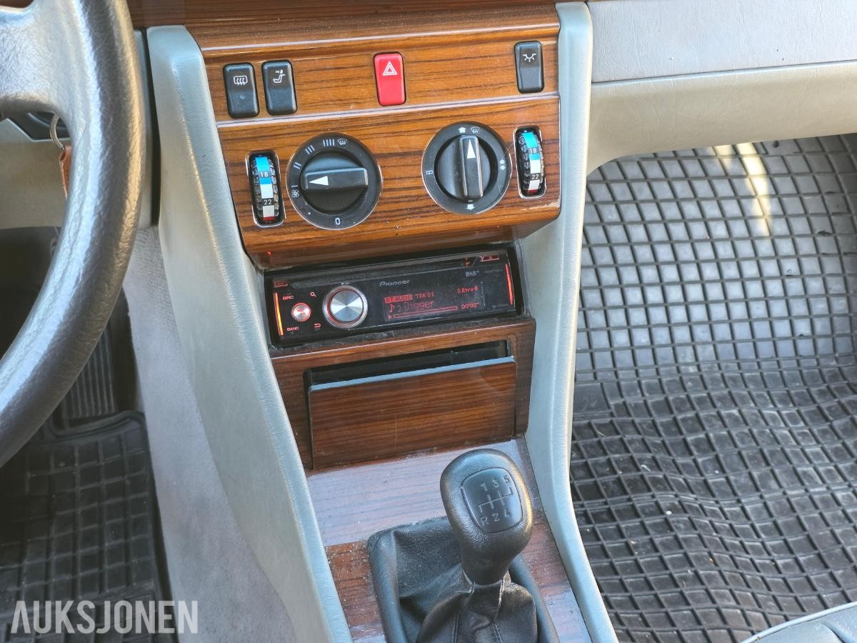1995 Mercedes-Benz E200D Limousin