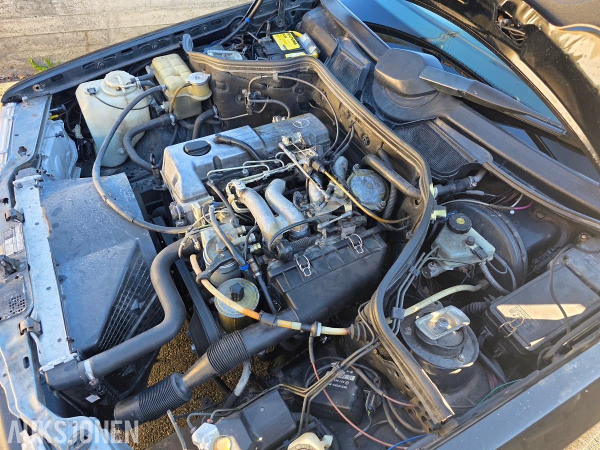 1995 Mercedes-Benz E200D Limousin