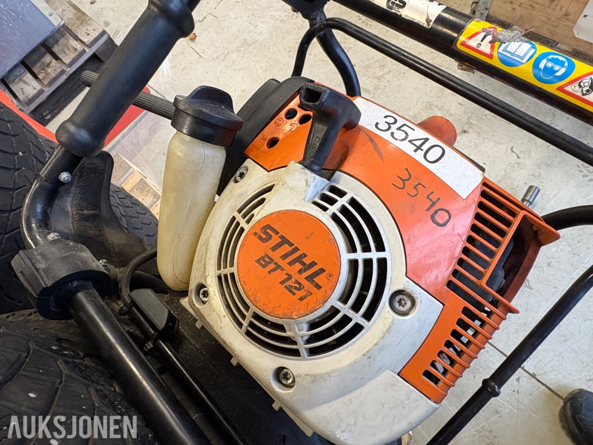 STIHL BT 121 jordbor med flere bor