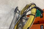 Trekkefjær i glassfiber på stativ med hjul