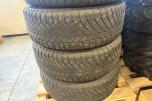 4 stk Continental ContiIceContact 4x4 piggdekk 225/65 R17 på Mitsubishi-felger