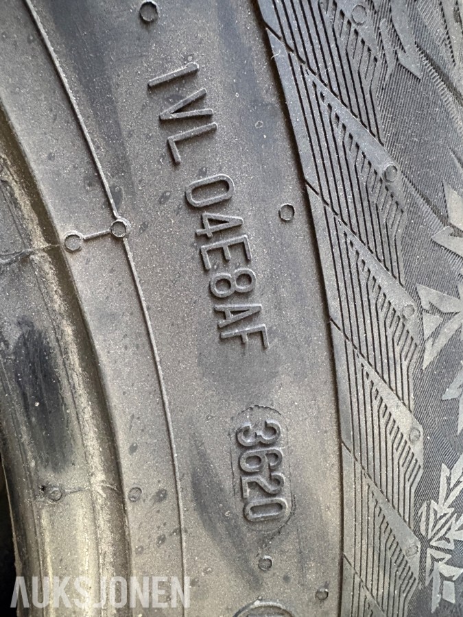 4 stk piggdekk 215/65 R16C 109/107R