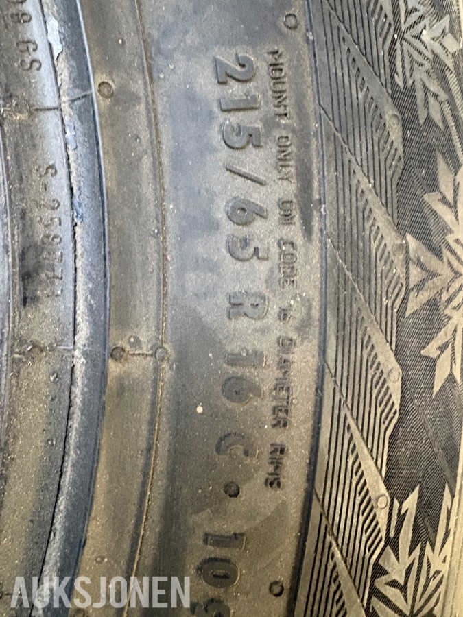 4 stk piggdekk 215/65 R16C 109/107R