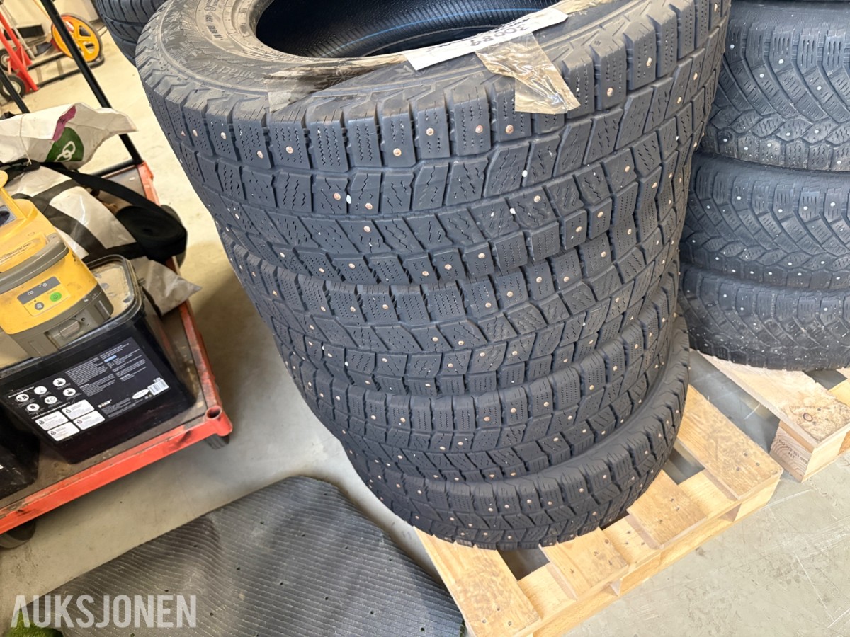 4 stk piggdekk 215/65 R16C 109/107R