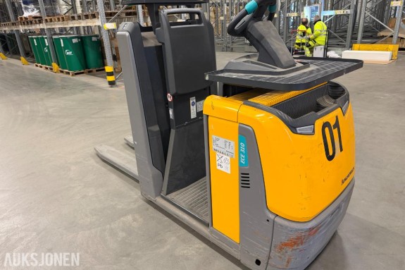 3 stk 2016 Jungheinrich ECE 310 HP lavtløftende plukktrucker med ladere