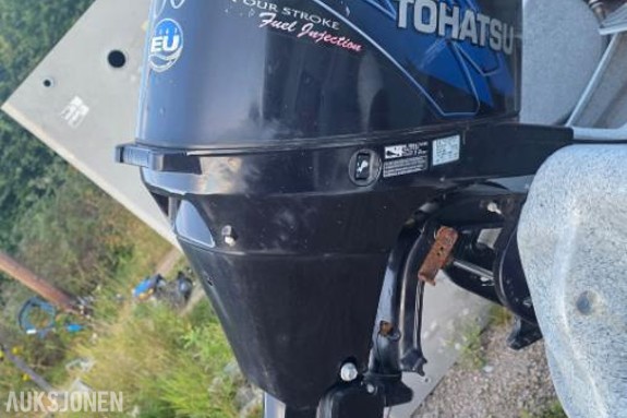 2009 Tohatsu 30 hk 4-takt med trim/tilt, elstart og snorstart med lang stamme.