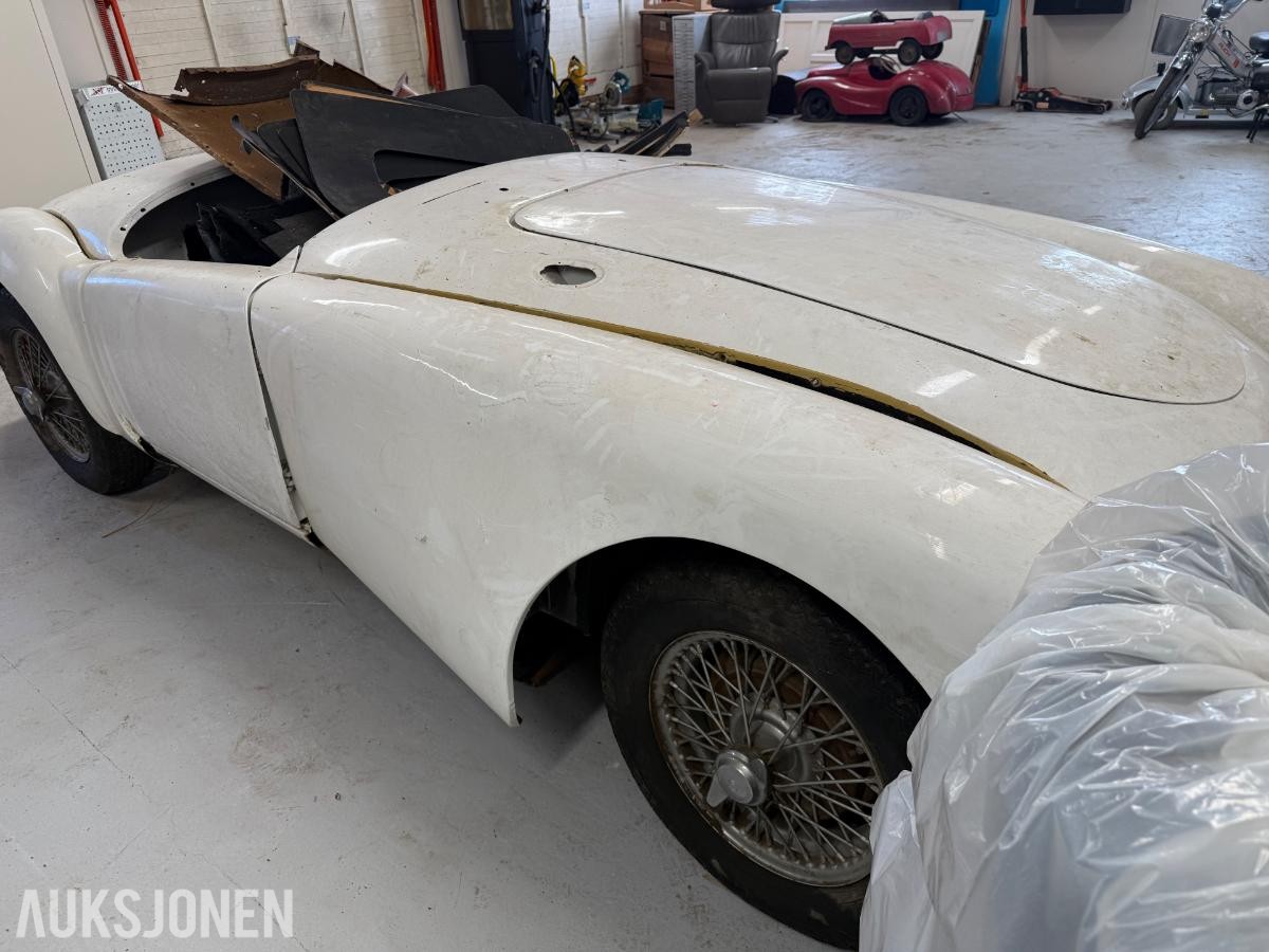 1955 MG MGA Roadster – Restaureringsprosjekt – Fortollet – Mye deler
