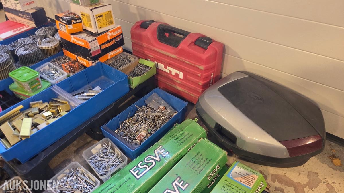 Diverse byggevarer, festemidler, verktøy