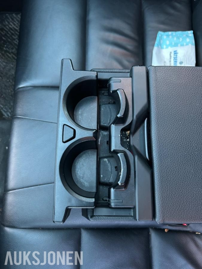 2011 BMW 520D 184HK AUTOMAT CRUISEKONTROLL HENGERFESTE