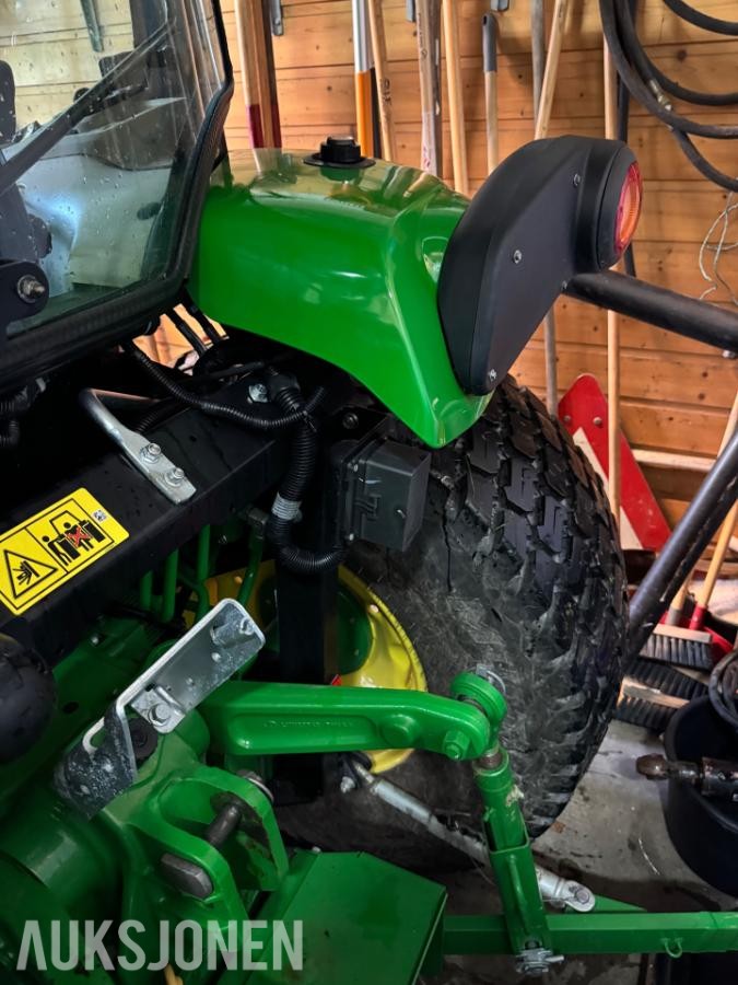 2021 John Deere 4066 Traktor